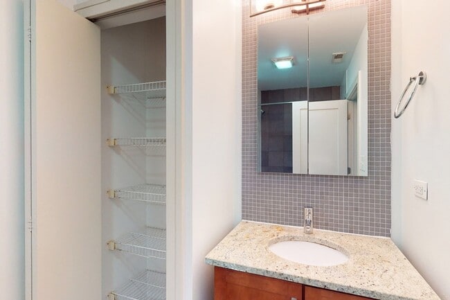 Floorplan - 5234-5244 S. Ingleside Avenue