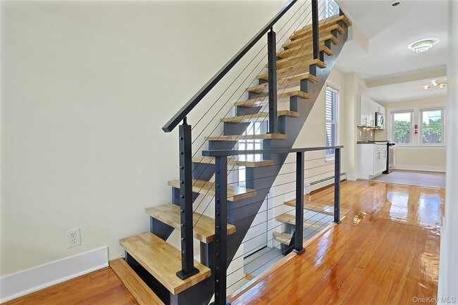 Building Photo - 28 Burd St