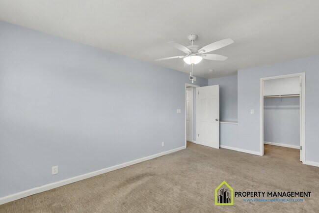 Building Photo - Charming 3-Bed Oasis with 2 Full Baths in Sacramento's Serene Pocket Neighborhood