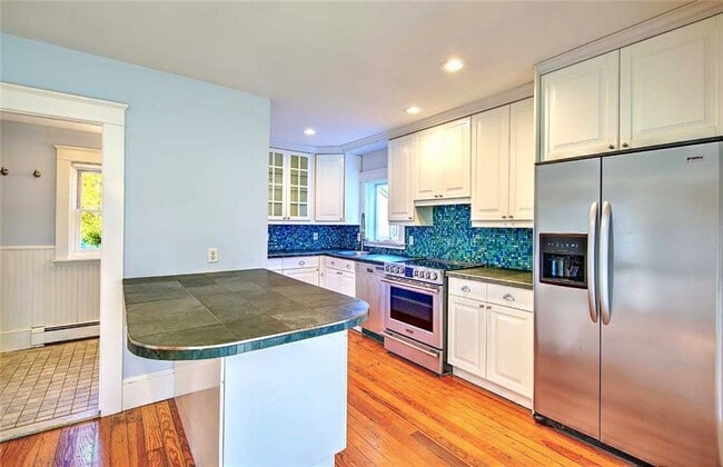 Building Photo - 18 Orchard Ave