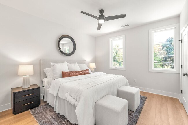 Building Photo - Modern Living in the Heart of Plaza Midwood!