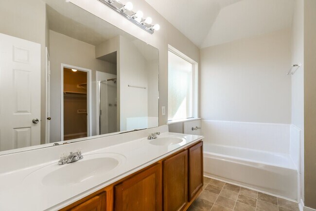 Building Photo - 17806 Oakland Mills Dr