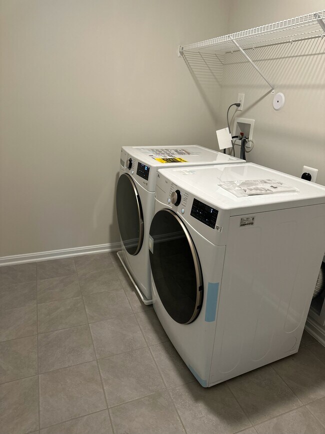 Building Photo - 462 Herringbone Wy