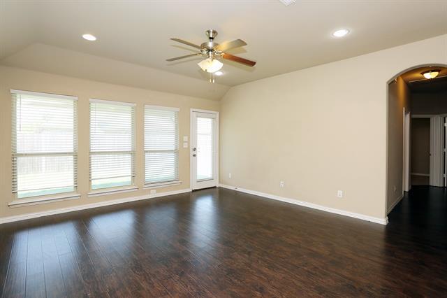 Building Photo - 708 Silver Moon Dr