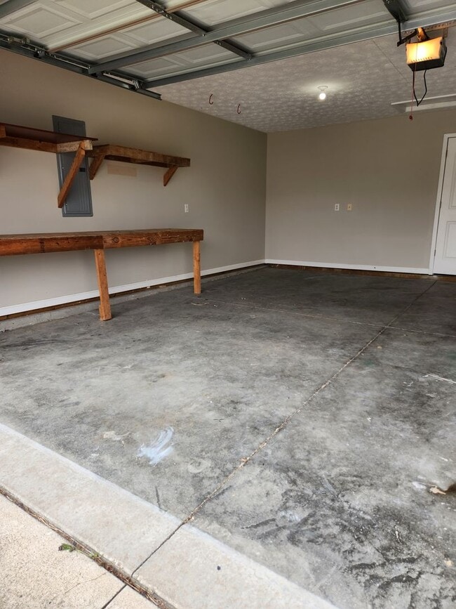 Building Photo - Beautiful Ranch Home