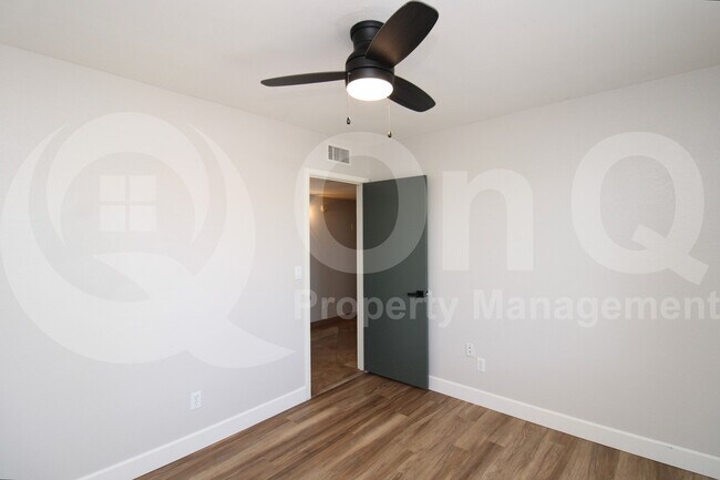 Building Photo - 946 N Ricardo Cir