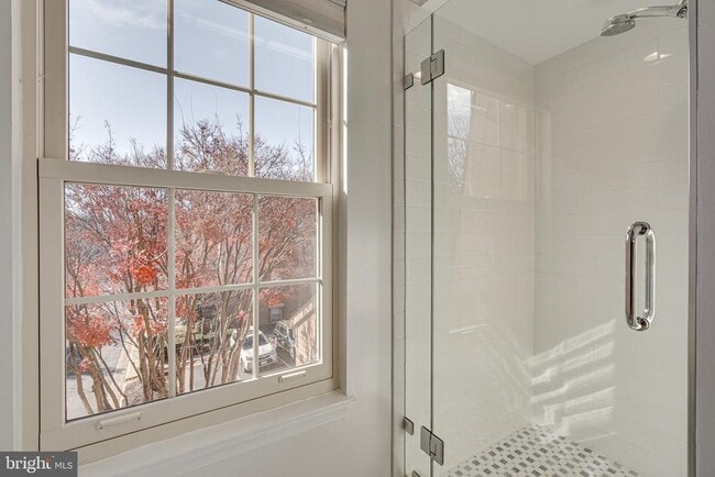 Building Photo - 1423 McLean Mews Ct