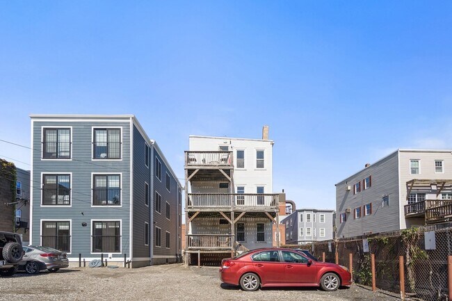 Building Photo - 703 E 2nd St