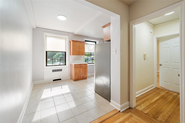 Building Photo - 212 Larchmont Acres