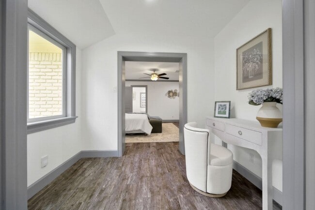 Building Photo - 10042 Briar Forest Dr