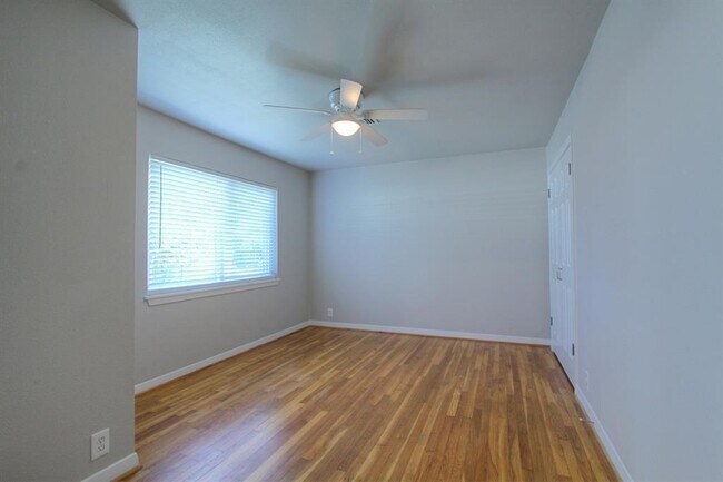 Building Photo - 5611 Arboles Dr