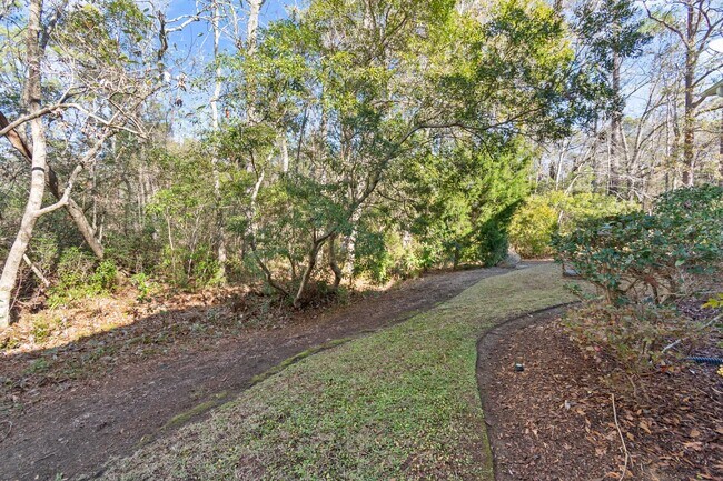 Building Photo - Amazing home in sought-after Winding River Plantation