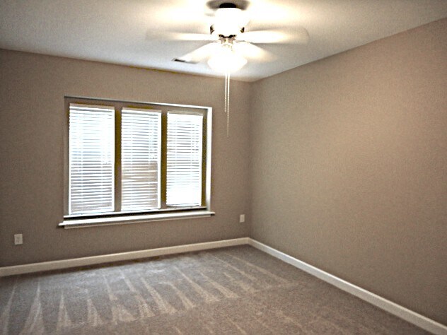 Building Photo - 3150 Glenshire Dr