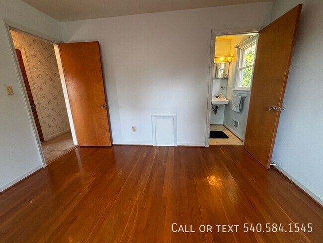 Building Photo - 1511 Narcissus St