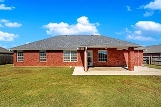 Building Photo - 1202 Hershel Dr