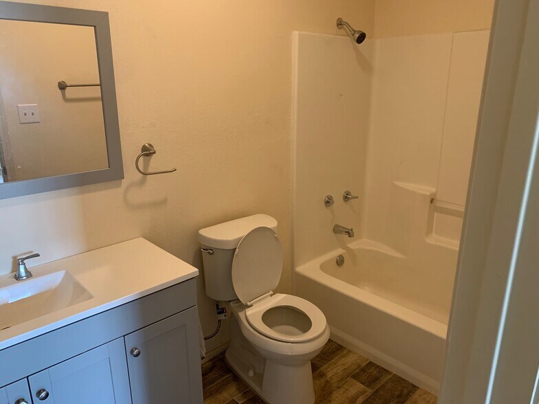 Building Photo - 4245 Southmost Rd