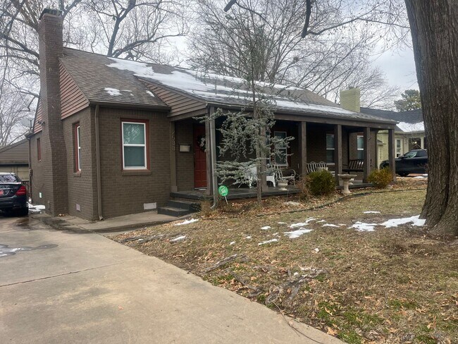 Building Photo - Beautifully renovated Midtown charmer