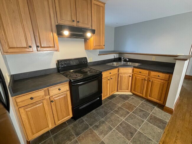 Building Photo - 611 Suite B