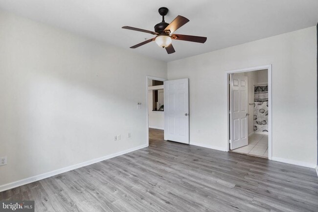 Building Photo - 12925 Centre Park Cir