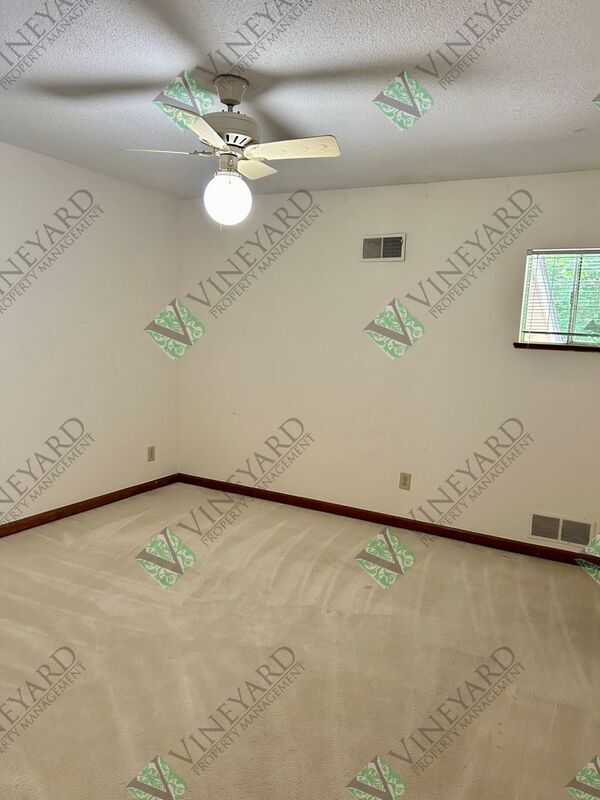 Building Photo - 115 Nesbit Ferry Pl