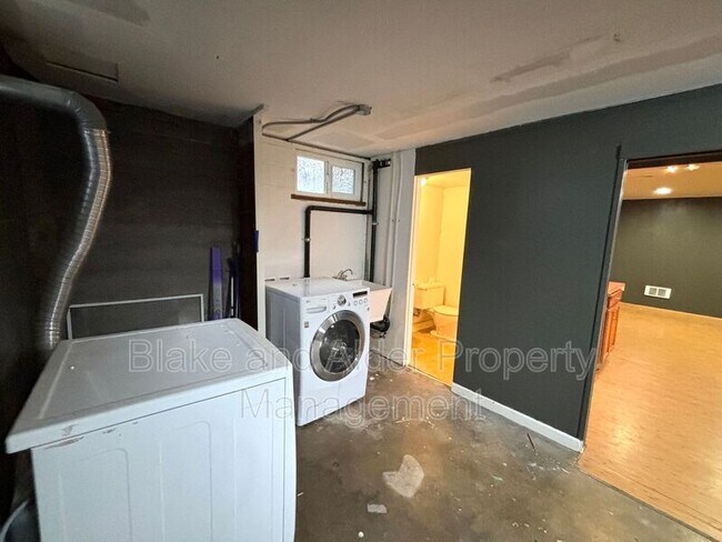 Building Photo - 7336 N Central St