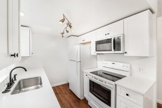 Building Photo - 3914 S Regal St