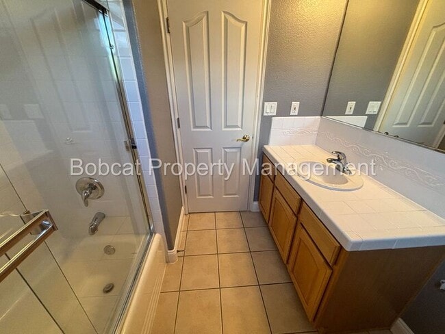 Building Photo - 1231 Flintwood Dr
