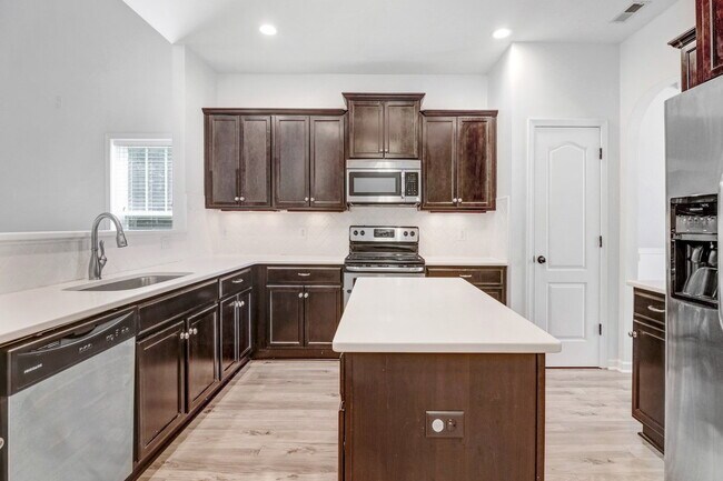 Building Photo - GORGEOUS 4 BR, 2.5 BA *OLDE MILL CREEK in Goldsboro* PIKEVILLE SCHOOLS