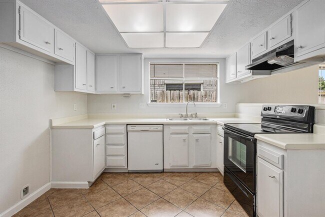 Building Photo - 9418 Spiralwood Ln