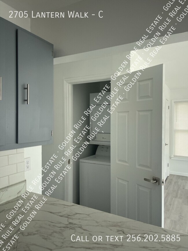 Building Photo - 2705 Lantern Walk SE