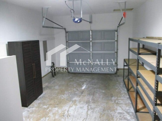 Building Photo - Charming 2 Bedroom 2 Bath Duplex