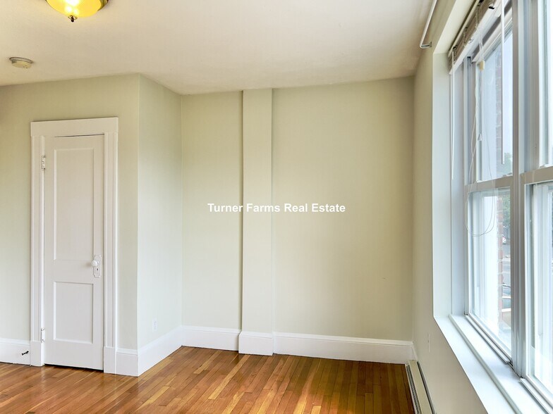 Building Photo - 402A Highland Ave
