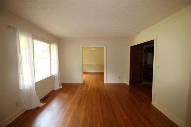 Building Photo - 2153 Southwood Rd