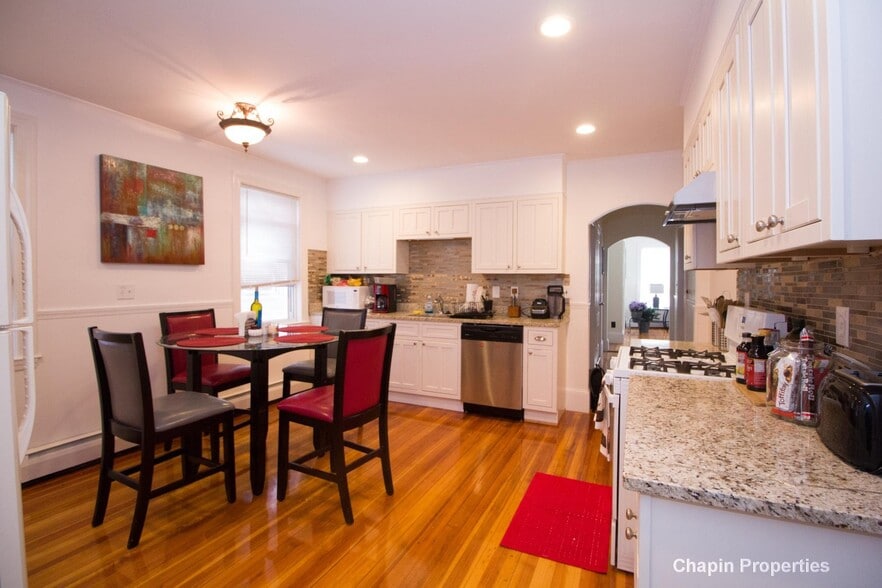 Building Photo - 66 Chestnut St