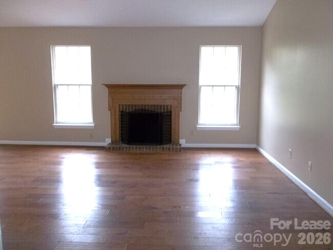 Building Photo - 115 W Bank Dr