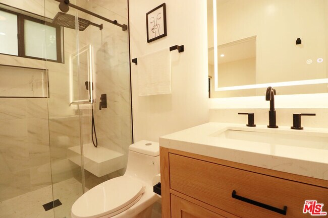 Building Photo - 9040 Phyllis Ave