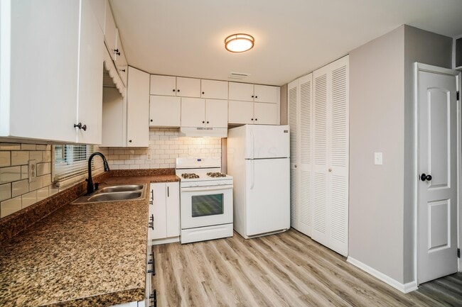 Building Photo - 608 Palace Ln