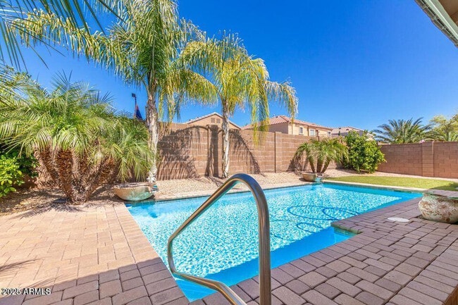 Building Photo - 632 E Mule Train Trail