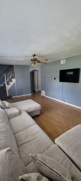 Building Photo - 4212 W 99th Pl