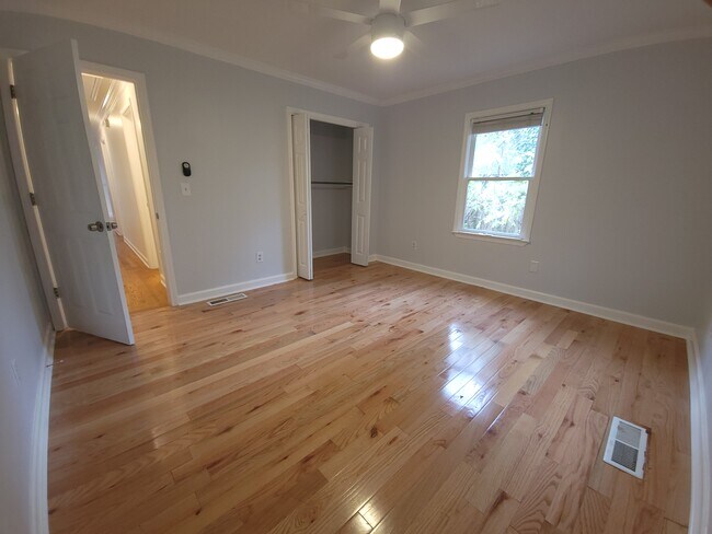 Building Photo - 1295 Sells Ave SW