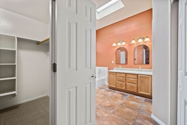 Building Photo - Santa Fe Home in Silverado Hills with Pool!