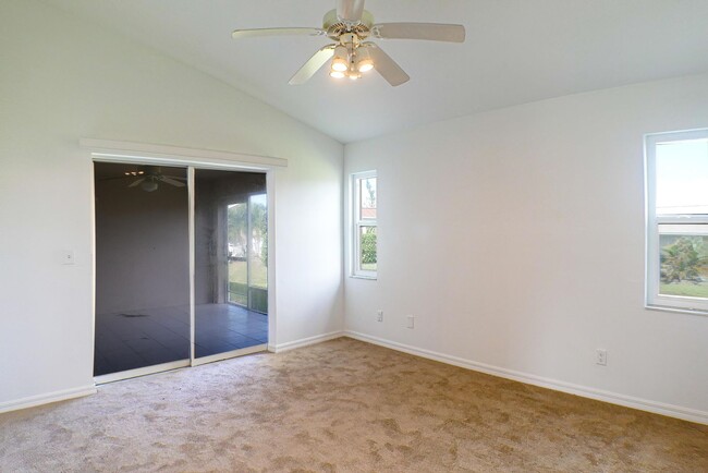 Building Photo - Updated Condo 3 beds 2 baths in Fort myers...