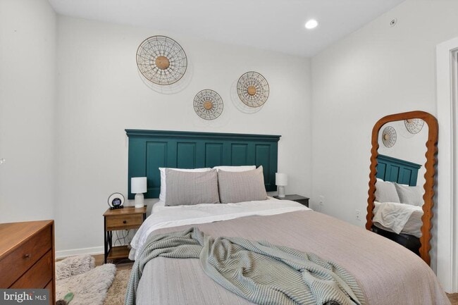 Building Photo - 381 Martin St
