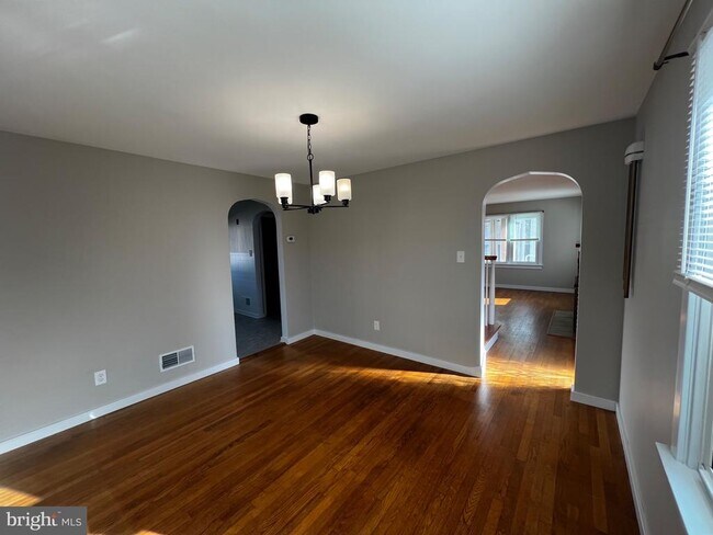 Building Photo - 770 S Lincoln St