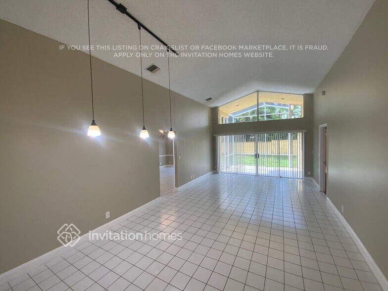 Building Photo - 1320 SW 18th St