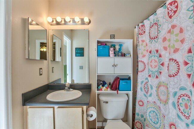 Building Photo - 2506 Golden Park Ln