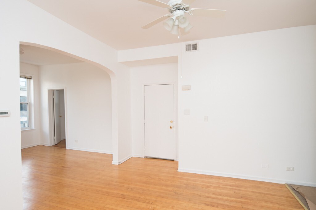 Building Photo - 3616 W Wrightwood Ave