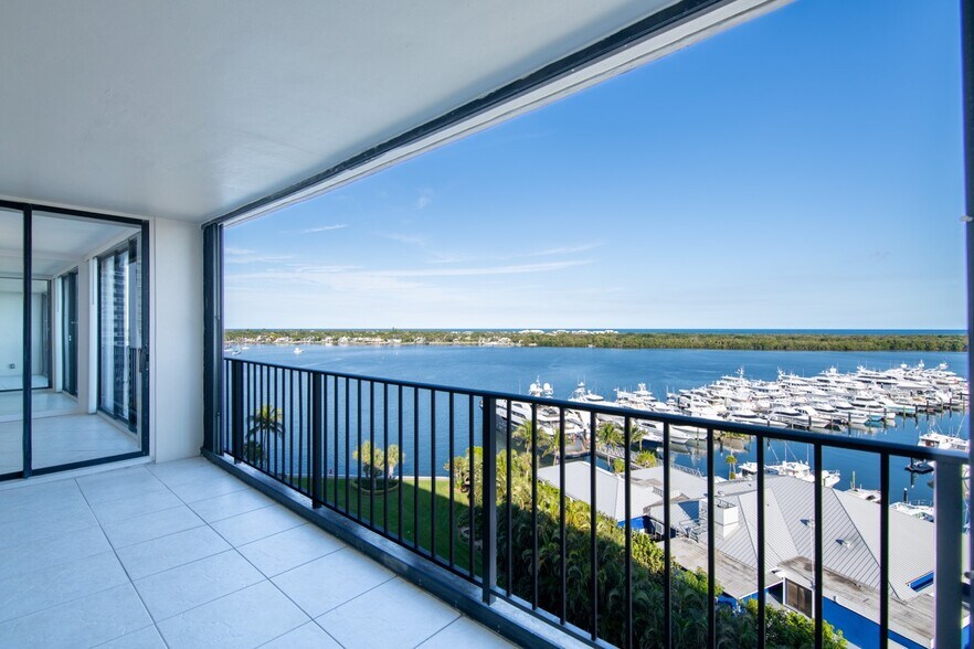 Building Photo - 122 Lakeshore Dr