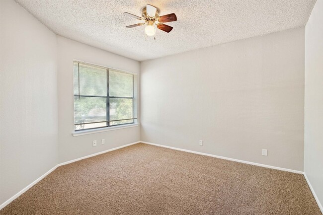 Building Photo - 1108 Peach Tree Cove