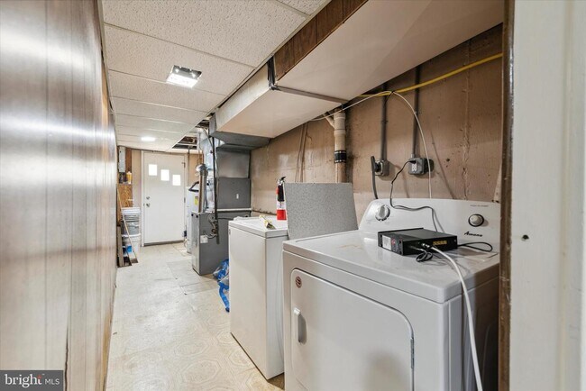 Building Photo - 330 Rively Ave